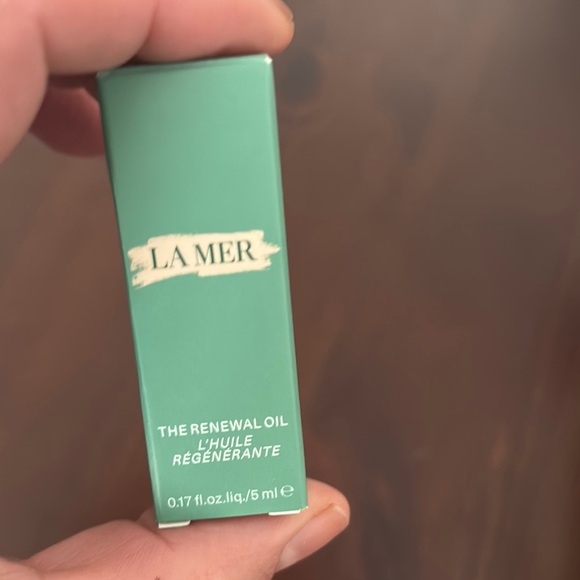 La Mer Skincare Set with Silver and Green Packaging - Picture 7 of 7